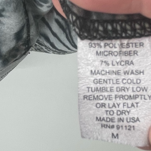 Sno Skins Cheetah Print Full Zip with Hood Size Medium - Picture 6 of 6